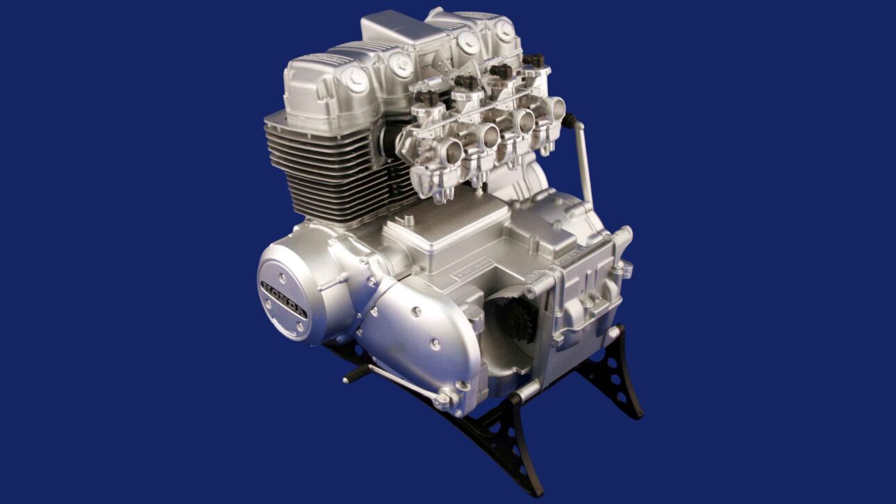Motor Honda 4 cilindros combina design clássico e eficiência, símbolo de esportividade e engenharia japonesa consagrada. (Imagem: Divulgação)