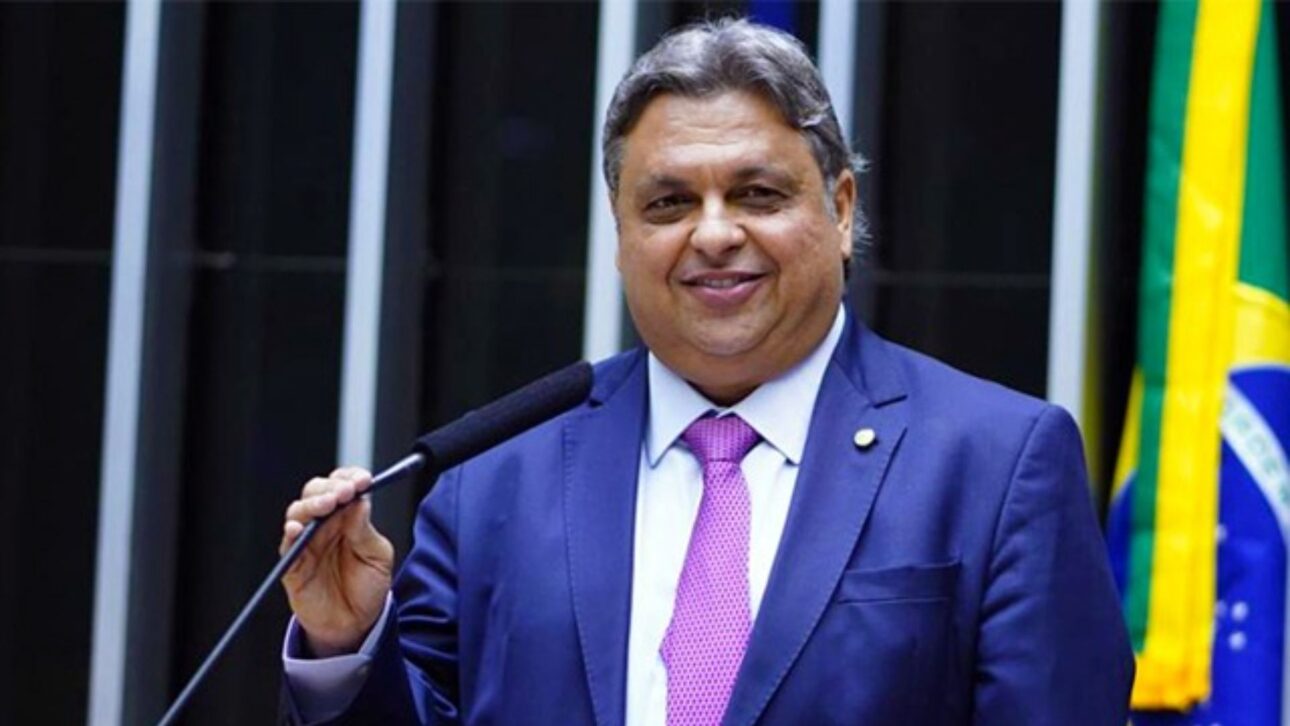 Projeto de lei apresentada pelo deputado Julio Arcoverde (PP-PI) (foto) quer exigir curso específico de direção segura em rodovias para recém-habilitados antes de circular em estradas. (Imagem: Câmara dos Deputados)