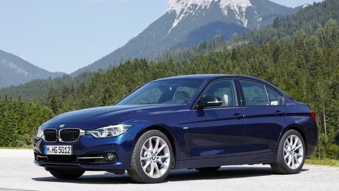 BMW Série 3 usado oferece tração traseira, motor 2.0 turbo flex e conforto premium no mercado. (Imagem: Divulgação)