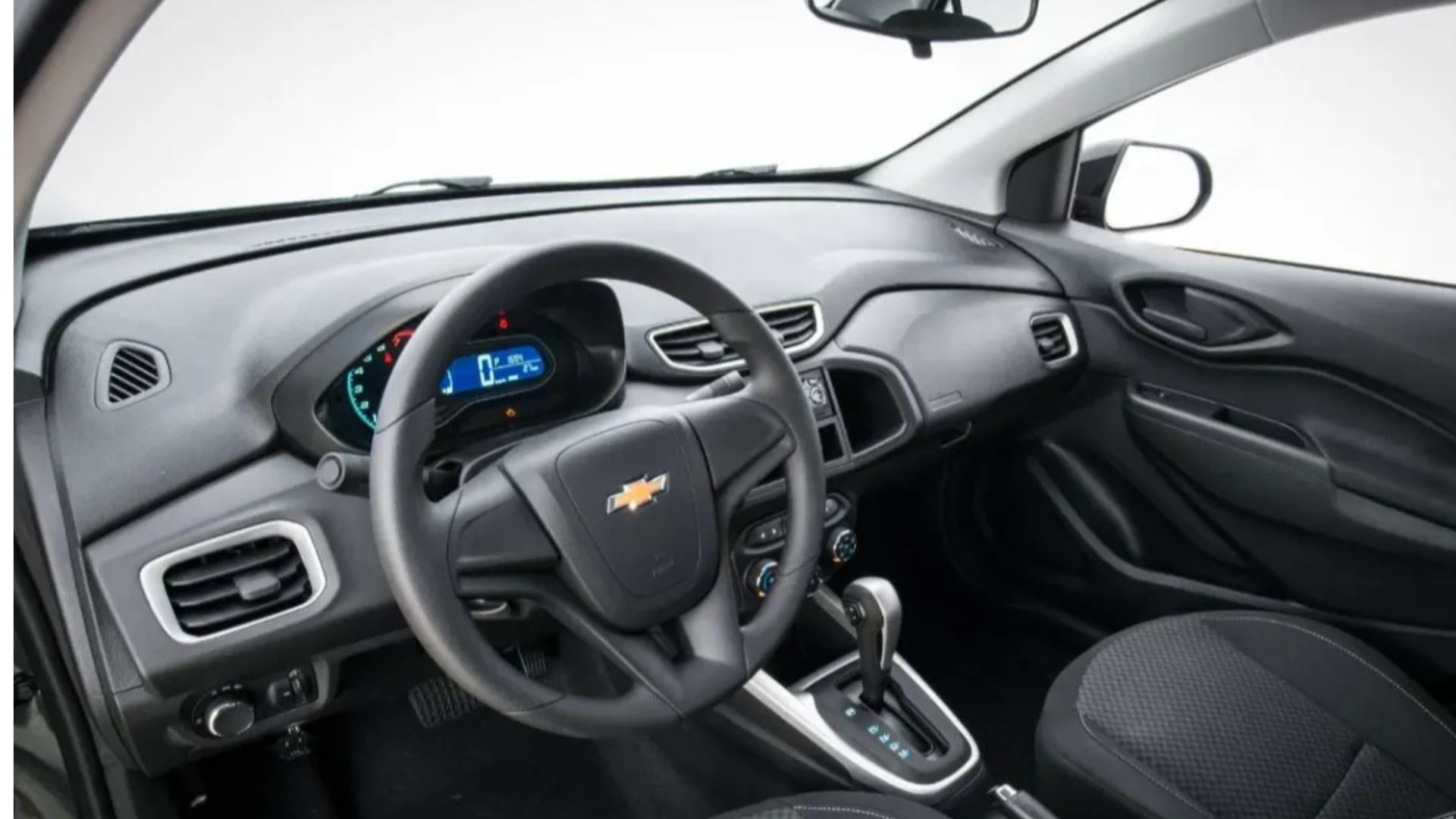 Chevrolet Onix Advantage 2019 automático une motor 1.4 aspirado, baixo consumo e preço em torno de R$ 60 mil no mercado de usados.