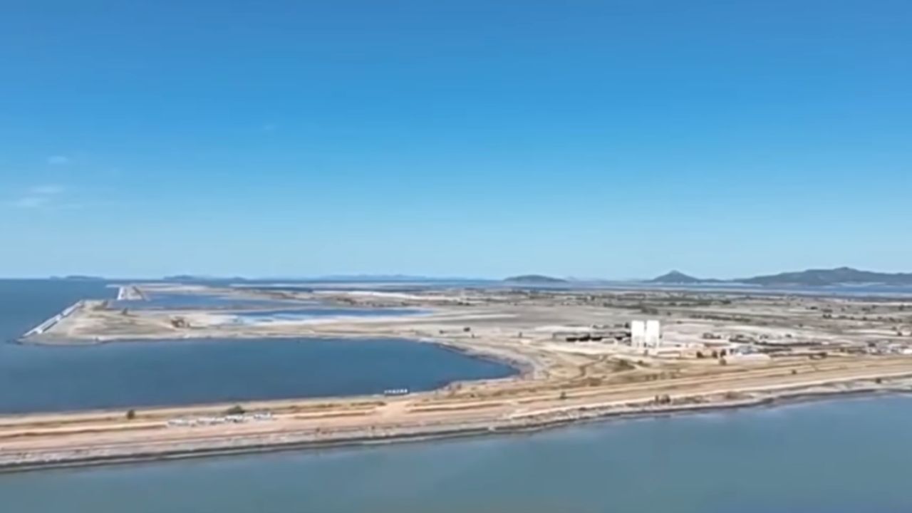 Um único aeroporto offshore na China receberá um investimento 13 vezes maior que o orçamento combinado para 66 intervenções em aeroportos por todo o Brasil.