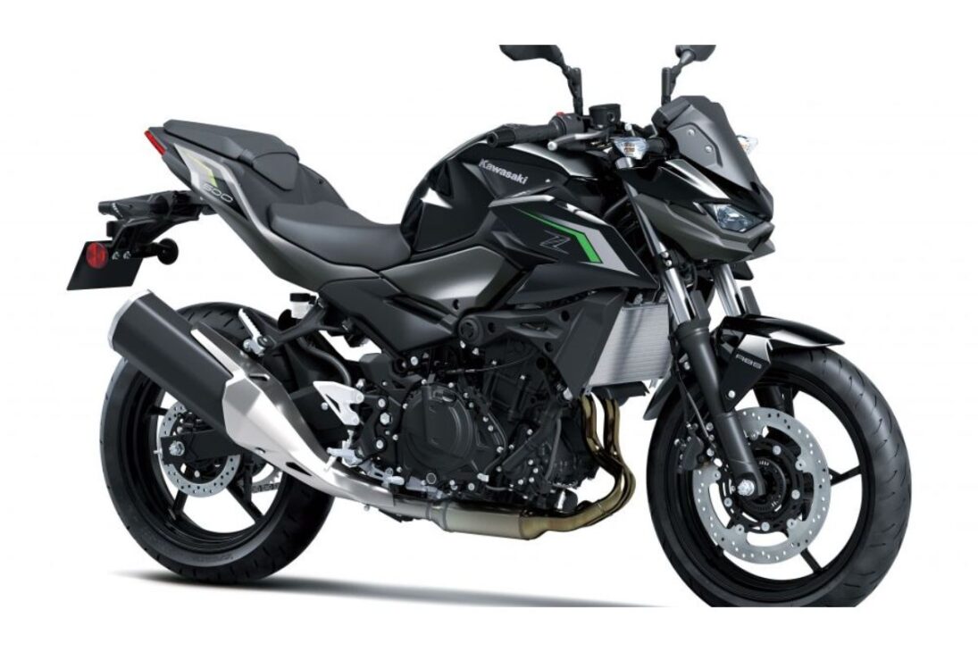Kawasaki tem linha 2025 no Brasil com quatro modelos até R$ 35 mil: KLX110R para iniciantes, Ninja 300 esportiva de 39 cv, Versys-X 300 aventureira com ABS e Z500 naked com motor 451 cc e conectividade digital