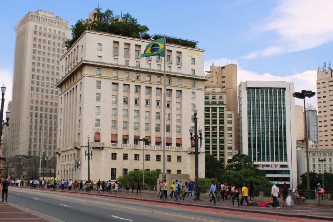 Maior prefeitura do Brasil controla mais dinheiro que muitos países e enfrenta desafios gigantes para administrar quase 12 milhões de habitantes