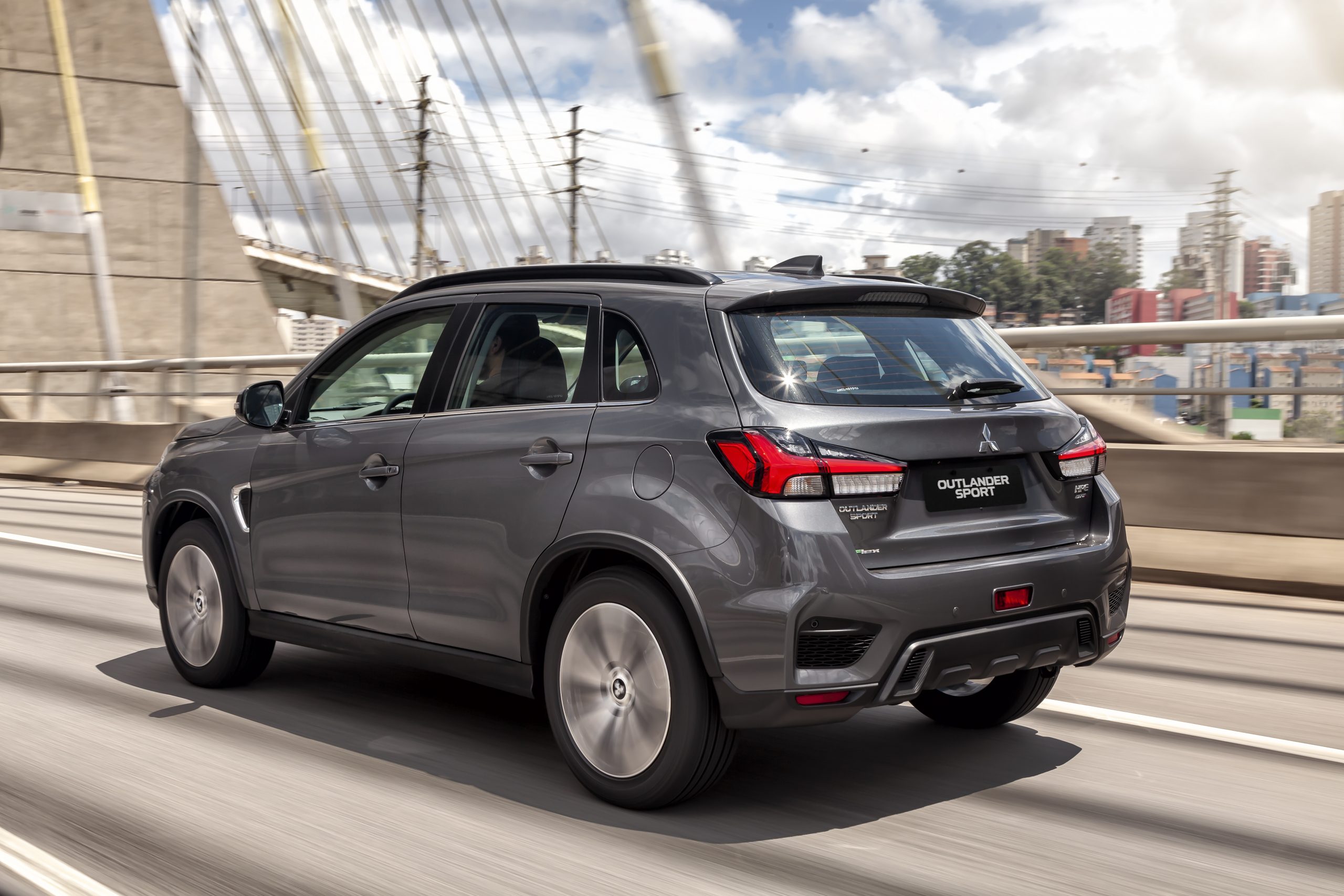 SUV de 7 lugares com motor diesel e autonomia de até 822 km custa menos de R$ 80 mil no mercado de usados