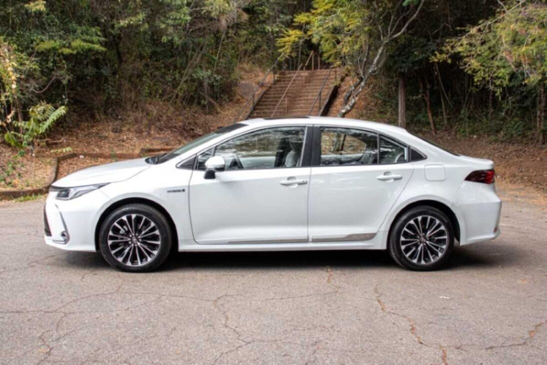 Novo Toyota Corolla híbrido 2025 no Brasil com desconto especial para motoristas de aplicativo e PCD; consumo atinge 19 km/L