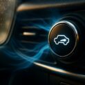 Botão de recirculação do carro reduz poluição, economiza energia, evita embaçamento no inverno e aumenta durabilidade do ar-condicionado, mostra O Antagonista