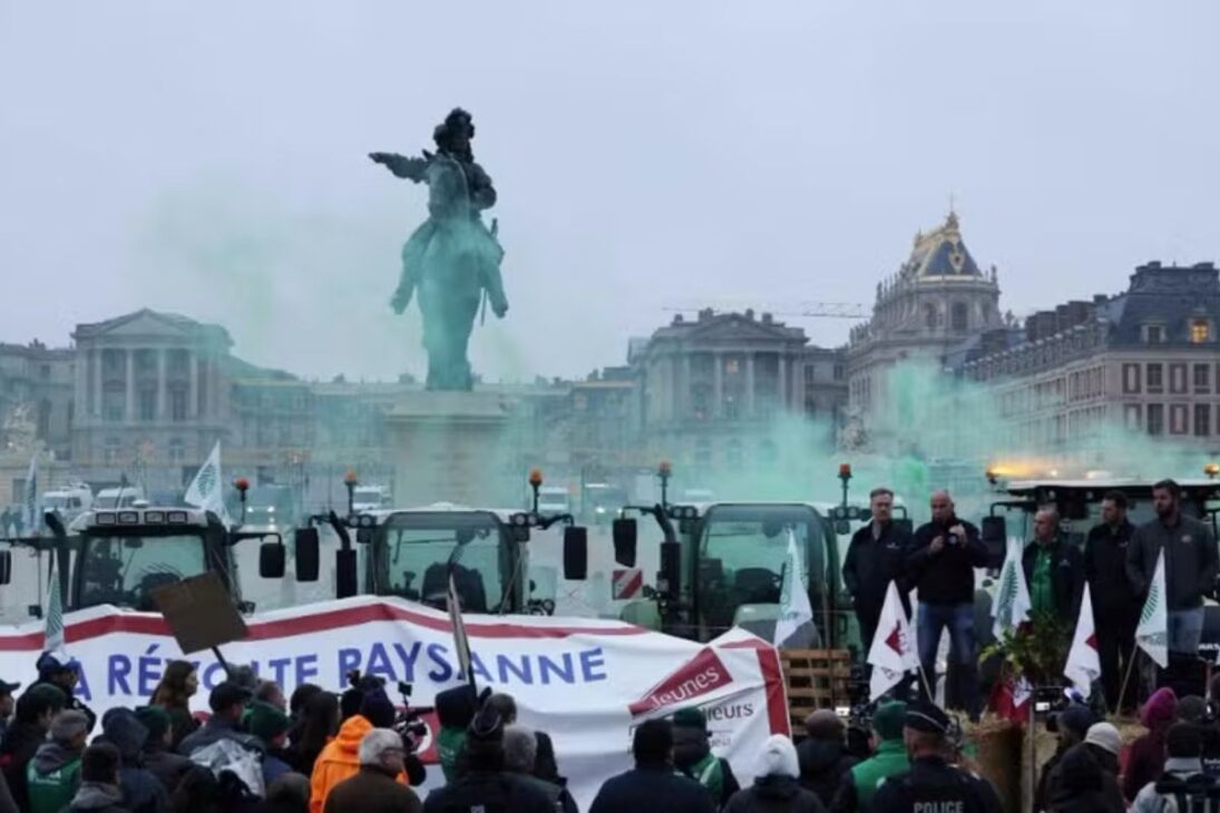 Protestos em toda a França contra o Mercosul: quase 3 mil agricultores denunciam risco de colapso com inundação de carne e açúcar brasileiros