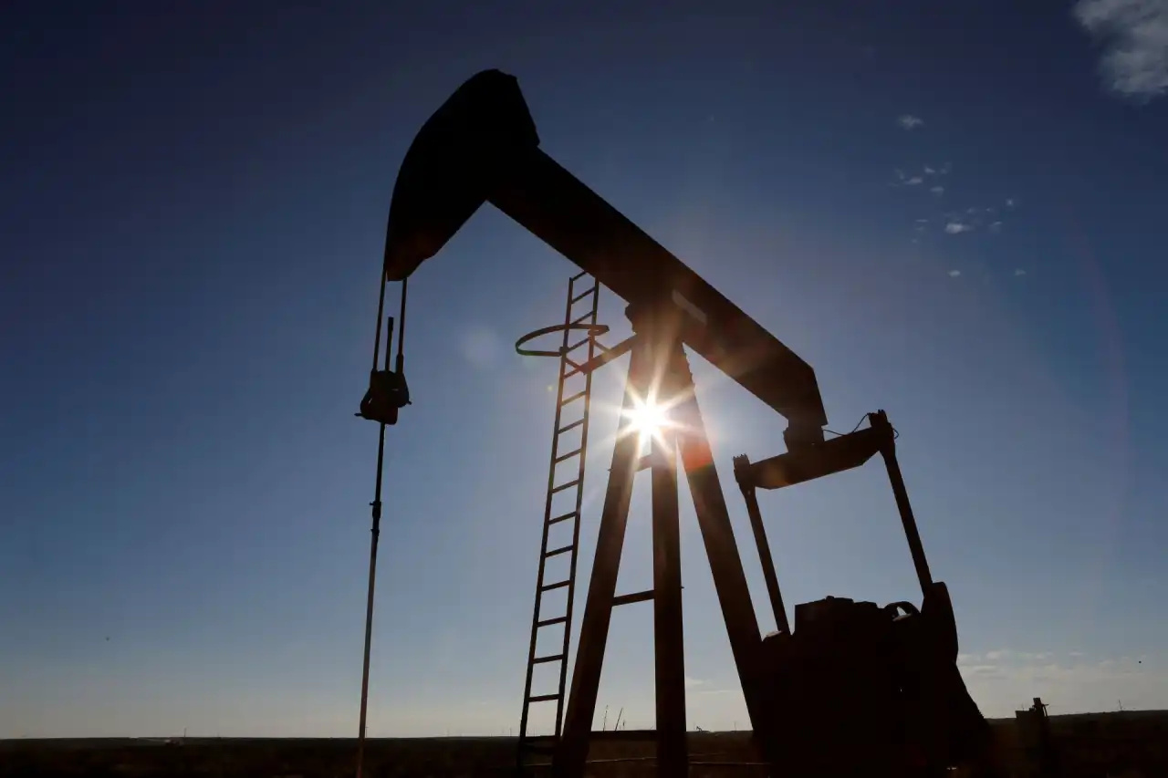 Proprietários de terra podem receber de 0,5% a 1% do petróleo extraído do seu terreno, mesmo que o recurso seja da União. Entenda os direitos legais.
