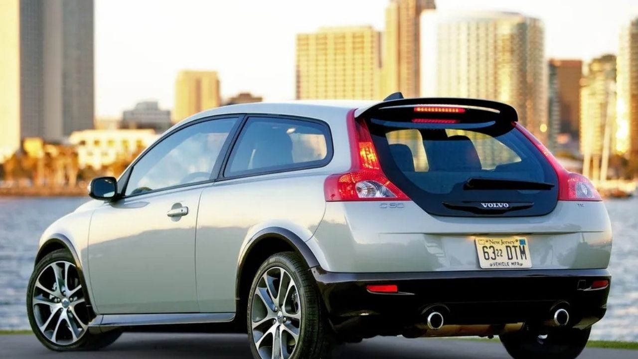 Confira as melhores opções de carros usados Volvo, como C30, XC60, S60 e XC90. Preços a partir de R$ 29.800 e potências de até 407 cv. Ideal para quem busca conforto, performance a preços justos.
