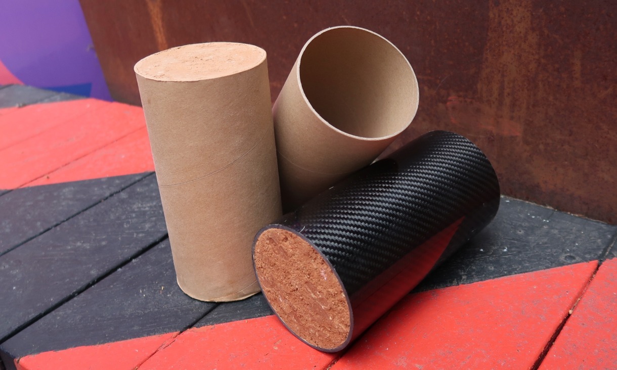 Engenheiros australianos criam material sustentável com papelão, solo e água, mais barato que o concreto e com apenas 25% da pegada de carbono.