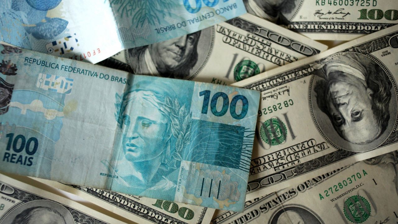 Descubra quanto vale 50 mil dólares em reais hoje. Veja como calcular, onde consultar a cotação do dólar e o que pode afetar o valor da conversão.