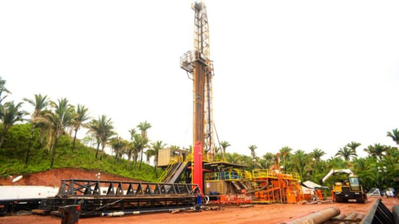 Azevedo & Travassos Energia anuncia descoberta de uma nova zona produtora de petróleo no Campo de Andorinha, na Bacia Potiguar. O fluxo estabilizado de 42 barris por dia abre novas oportunidades de crescimento e valorização para as ações AZTE3. Fonte: Petróleo Hoje