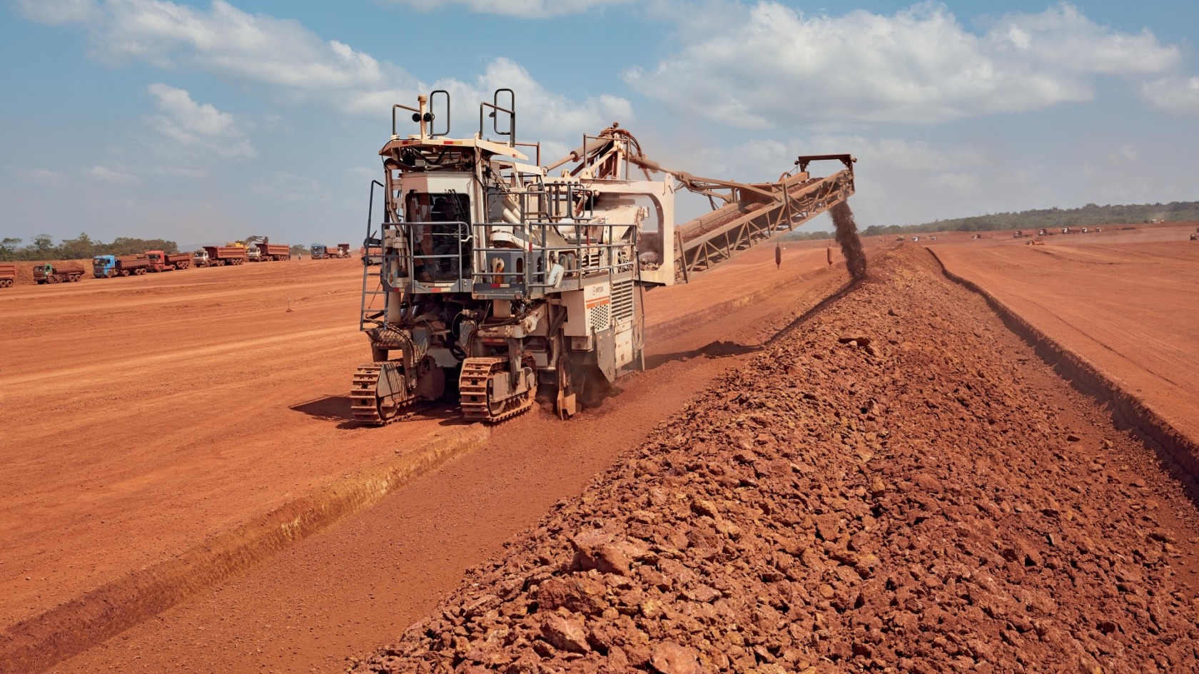 A descoberta de uma das maiores jazidas de bauxita do mundo no Pará promete transformar a economia local. Com a criação de milhares de empregos e a atração de novas indústrias.