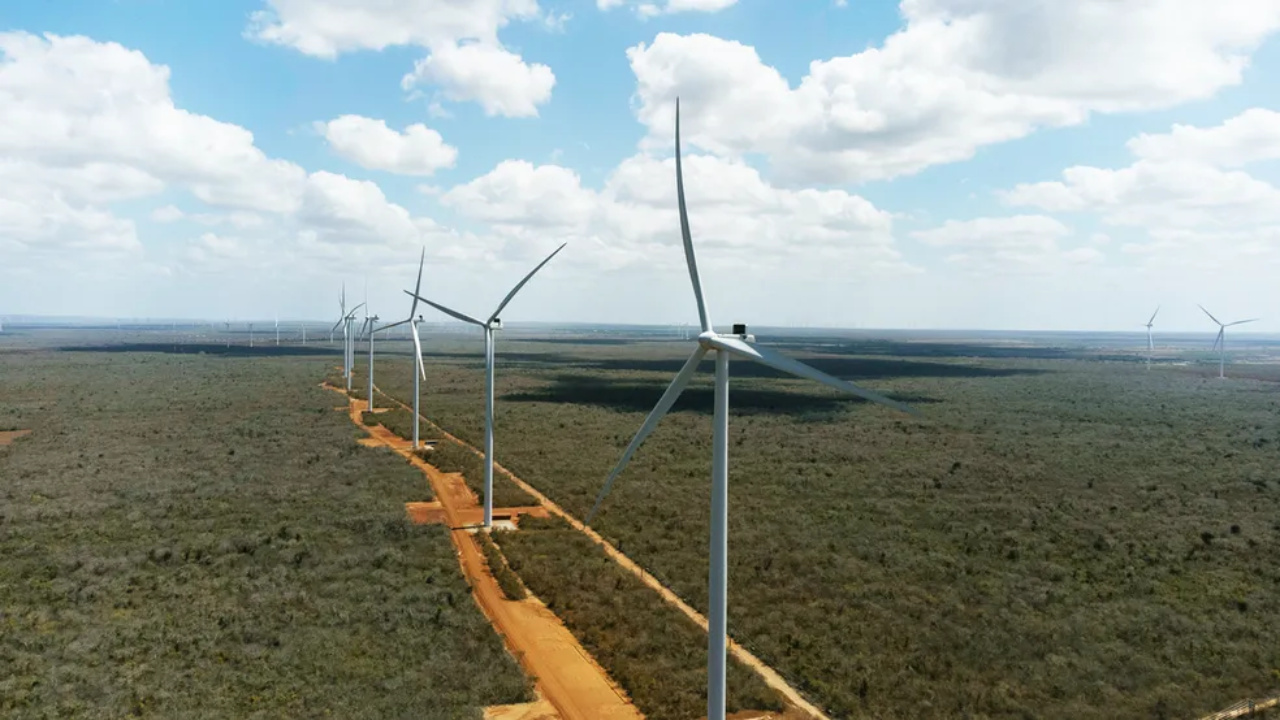 O descomissionamento de parques eólicos no Rio Grande do Norte cria oportunidades em reciclagem, logística e construção civil, movimentando a economia e reforçando a sustentabilidade no setor de energia. Fonte: G1