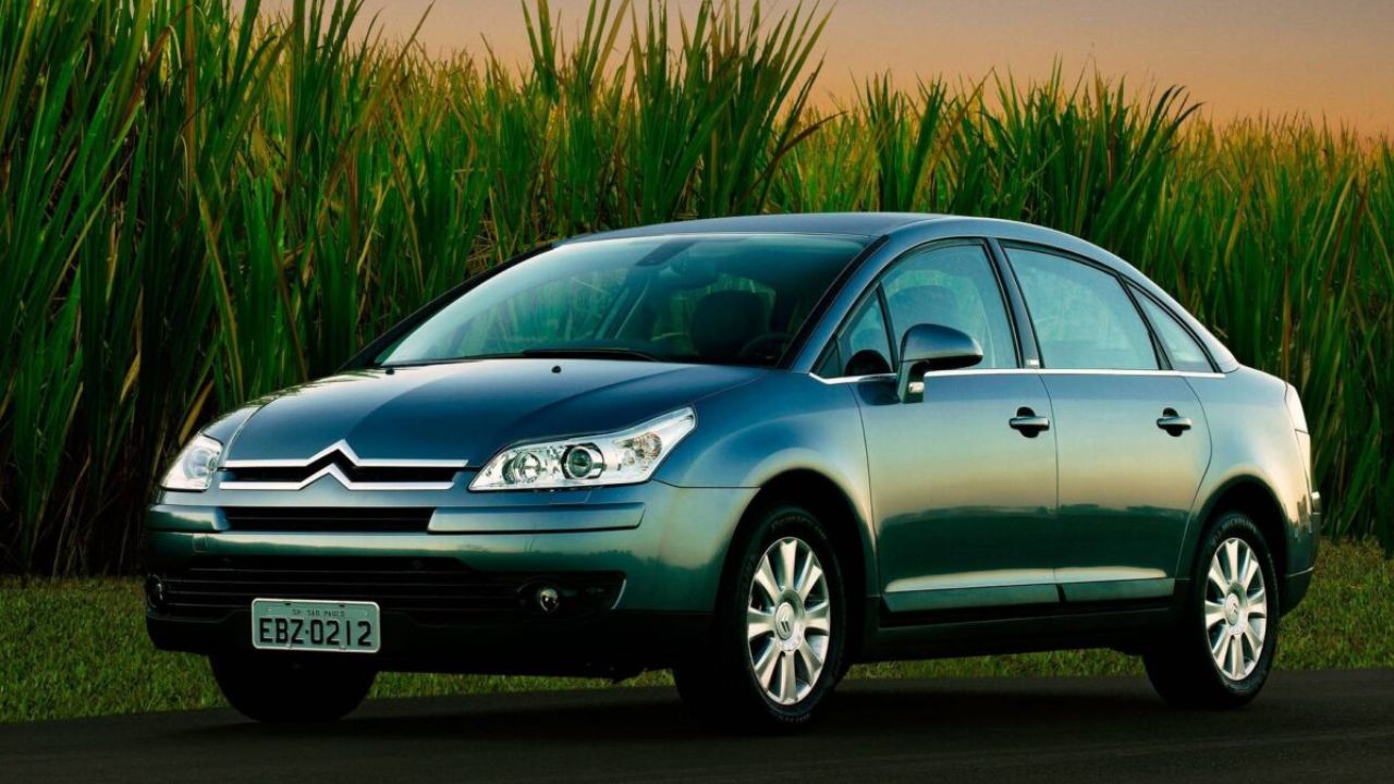 Veja 5 carros usados que são confiáveis no câmbio manual, mas apresentam sérios problemas em versões automáticas. Descubra quais modelos evitar e como se prevenir.