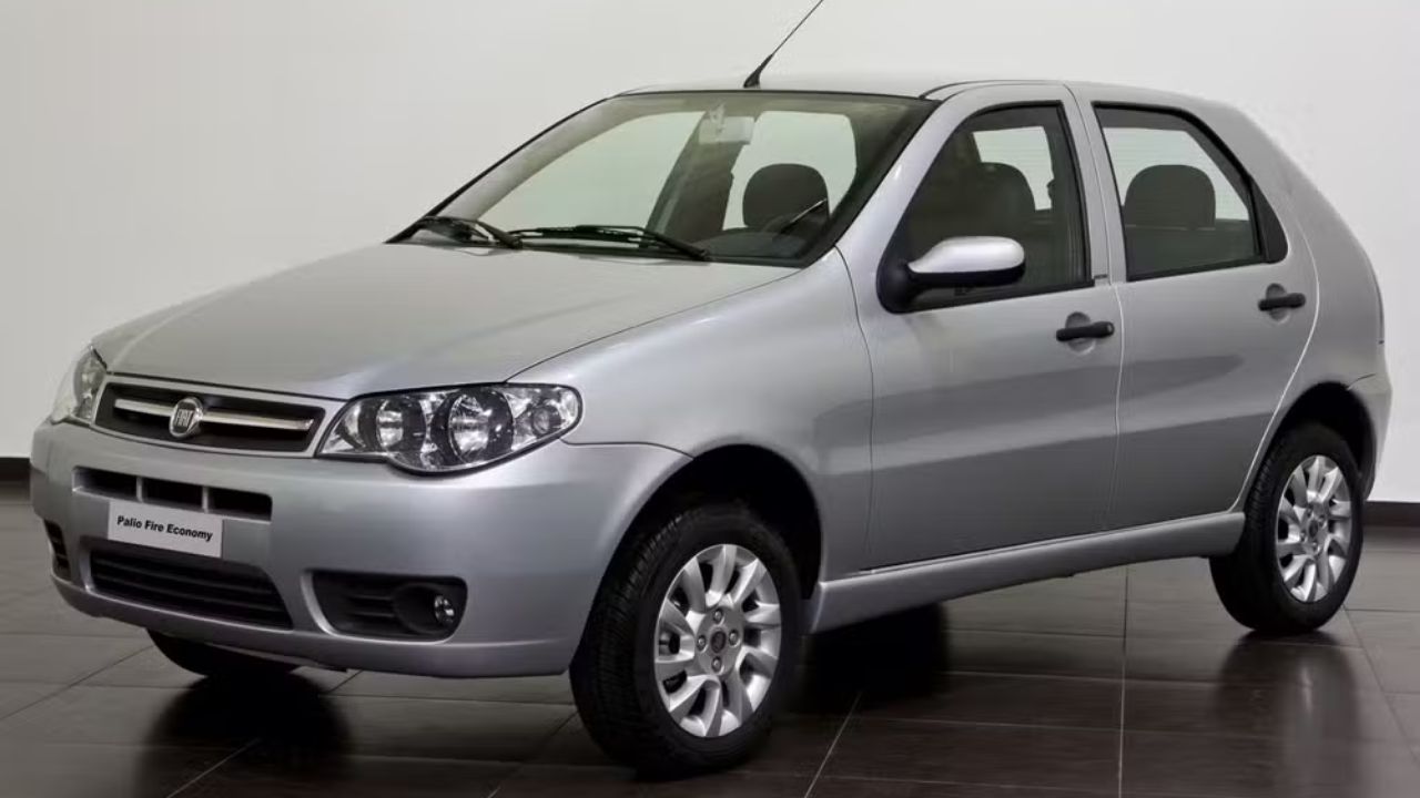 Procurando carros usados até R$ 20 mil? Veja quatro modelos acessíveis, com bom desempenho, manutenção barata e espaço interno para atender às necessidades do dia a dia.