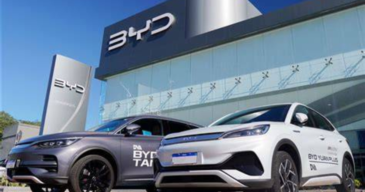 A BYD enfrenta entrave no porto de Salvador que atrasa sua fábrica em Camaçari e pode levar a férias coletivas antes da produção começar.