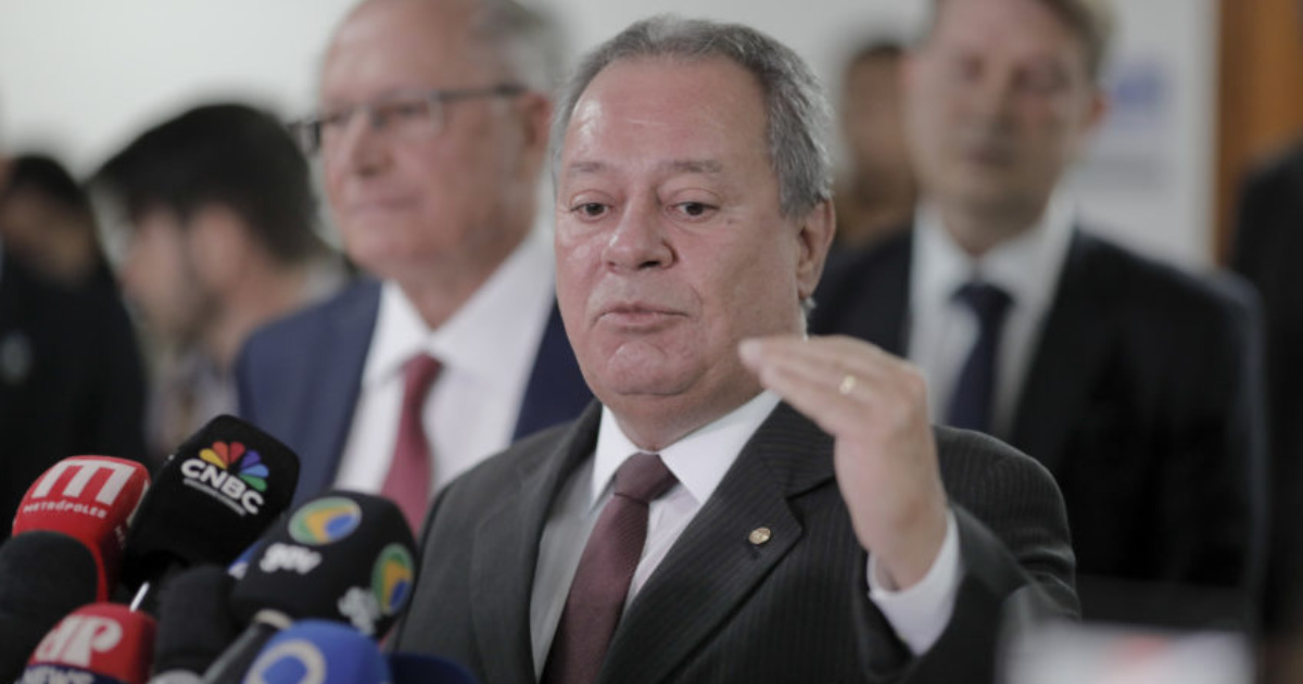 CNI pede cautela na aplicação da Lei da Reciprocidade contra os EUA após tarifa de 50% imposta pelo governo Trump.