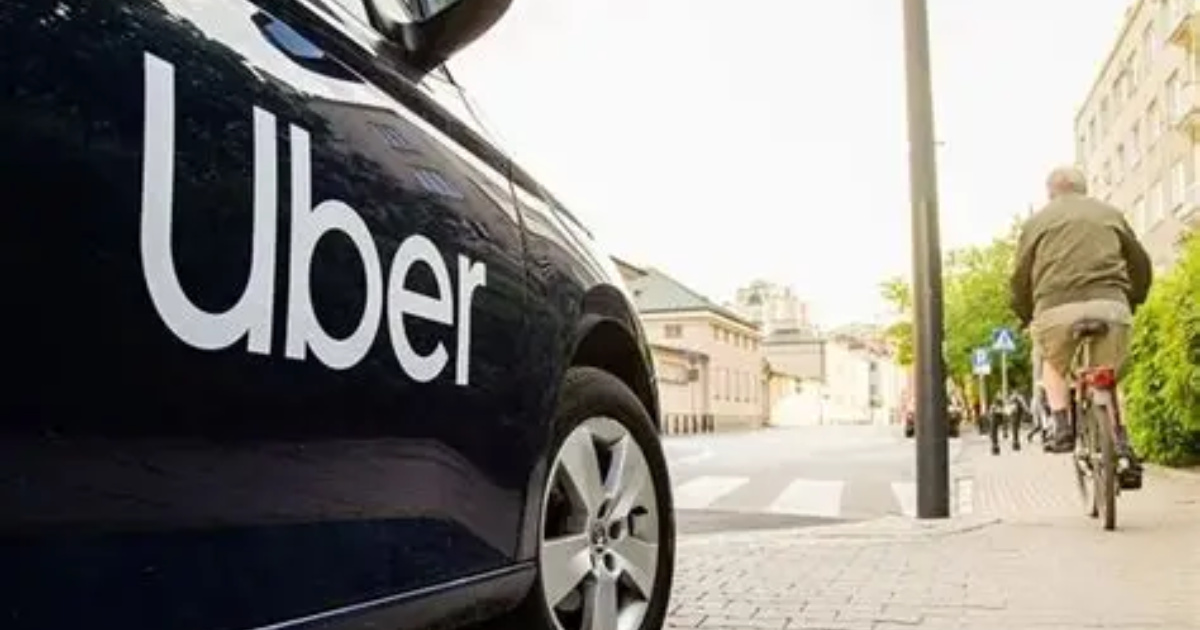 Nova regra da Uber sobre quatro passageiros gera atritos com motoristas e confunde usuários, aumentando cancelamentos e reclamações.