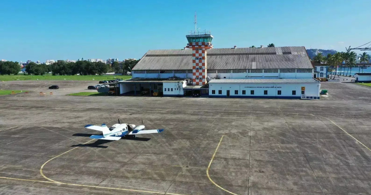 Petrobras avalia usar aeroporto em Guarujá como base aérea para a Bacia de Santos, reforçando logística do petróleo e gás. (Imagem: Divulgação/ PMG)