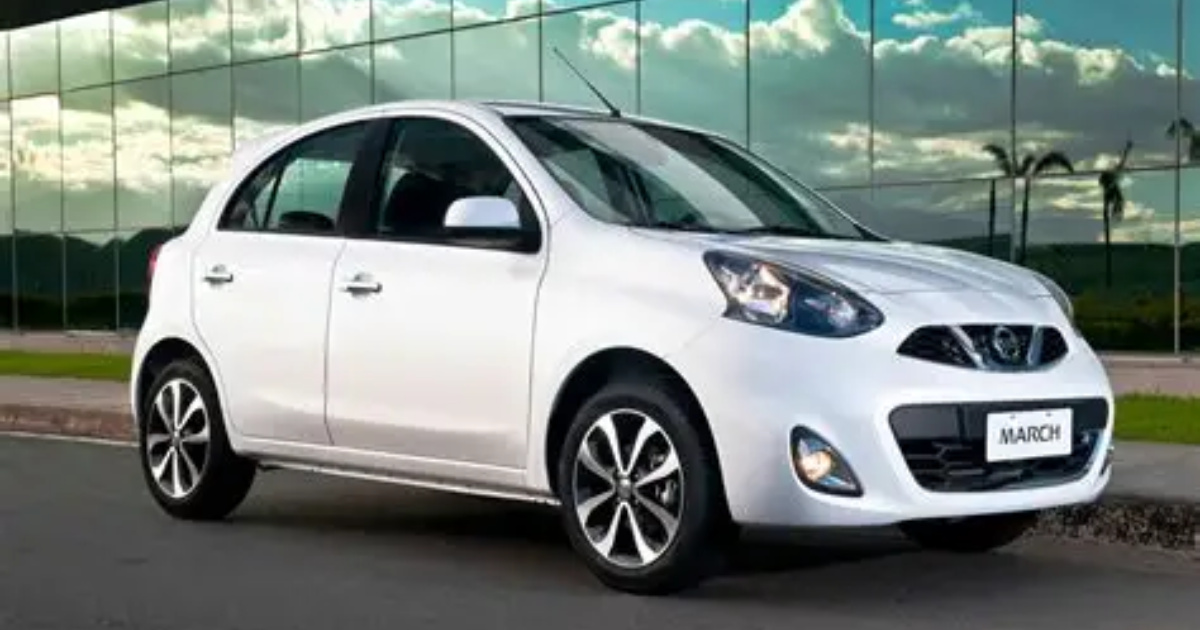 Nissan March, Versa e Kicks usaram o mesmo motor 1.6 e câmbio CVT, mas entregam desempenho e preços bem diferentes.(Imagem: Placar)