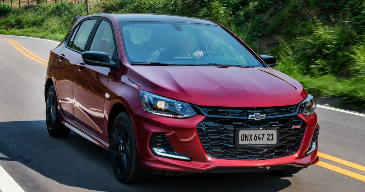 Descubra os 6 sedans pequenos com porta-malas de até 525 litros e motores de até 126 cv que seguem como alternativa aos SUVs.