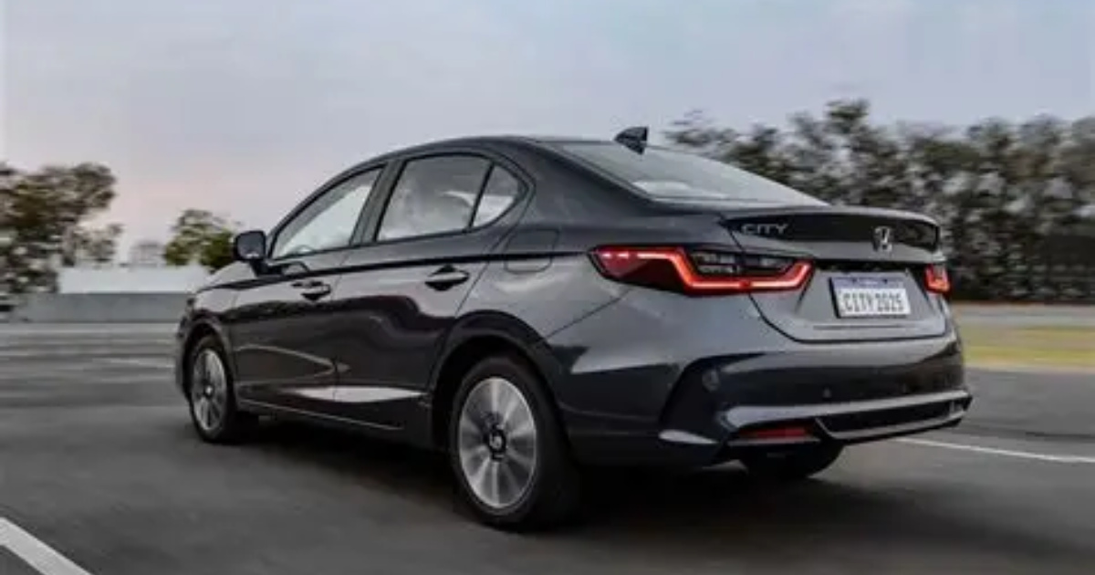 Descubra os 6 sedans pequenos com porta-malas de até 525 litros e motores de até 126 cv que seguem como alternativa aos SUVs.