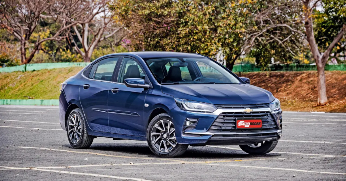 Chevrolet Onix Plus 2026 ganha faróis full-LED, central de 11" e faz 18,5 km/l, mas ainda carece de recursos modernos de segurança. (Imagem: quatrorodas)