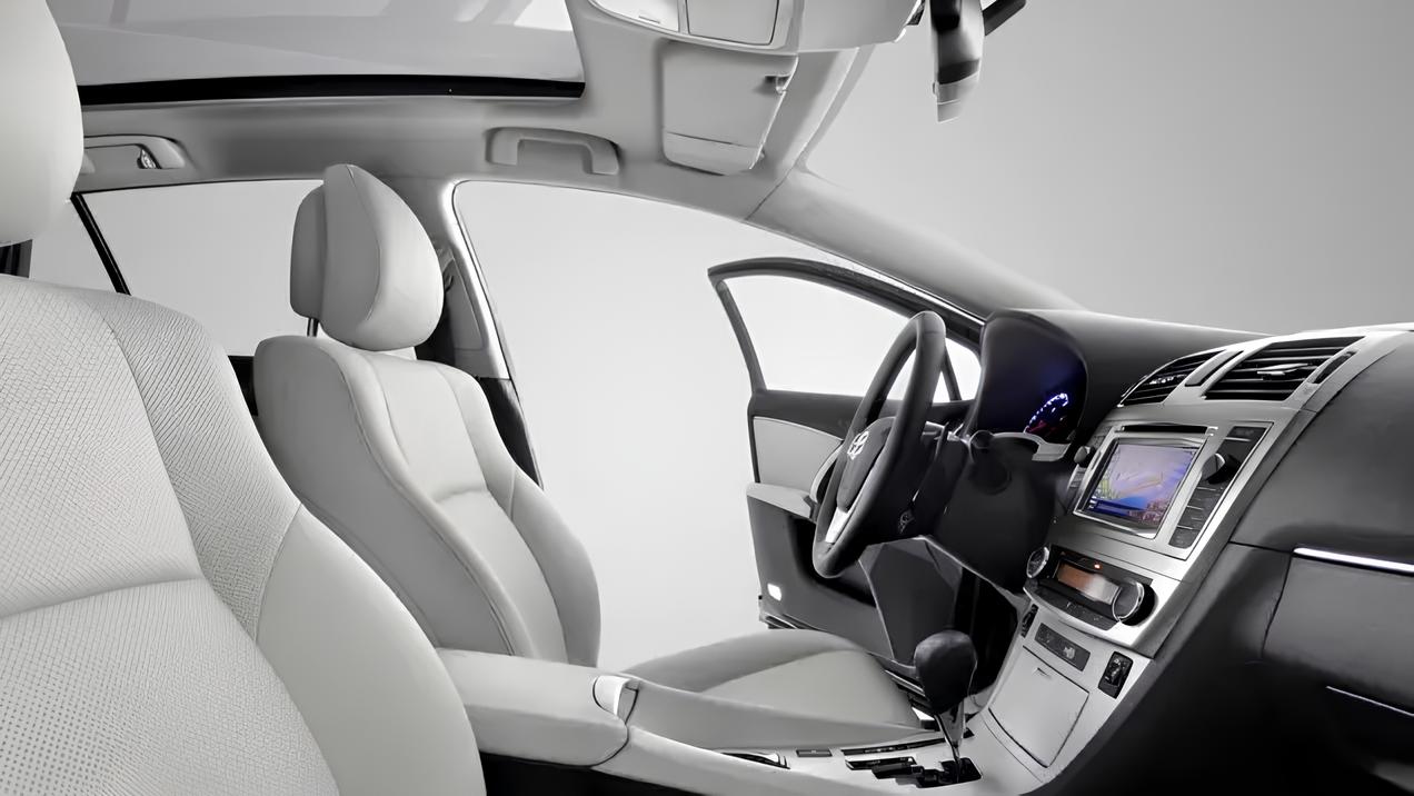 O Toyota Avensis que nunca vingou no Brasil, mas entregava motor 2.0 confiável, consumo de até 12 km/l, autonomia de 720 km e espaço de sedã médio europeu
