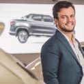 O Grupo Amazonas projeta R$ 2 bilhões em receita até 2025 com veículos chineses e eletrificação. COO Victor Viana aposta na China e modernização do varejo automotivo no Brasil.