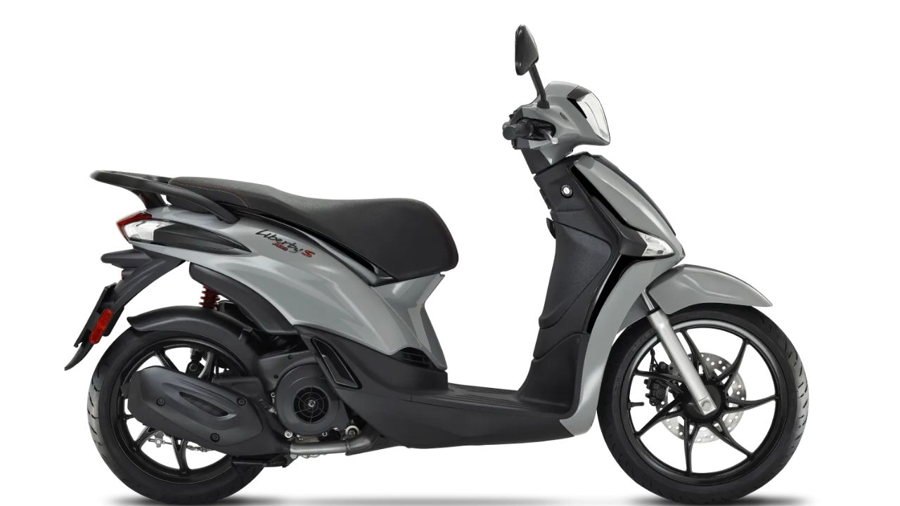 Conheça o Piaggio Liberty S 150 ABS, um scooter moderno e estiloso, ideal para o trânsito urbano. Com motor de 12,9 cv, sistema de freios ABS e excelente economia de combustível, é a escolha perfeita para quem busca agilidade, conforto e exclusividade.