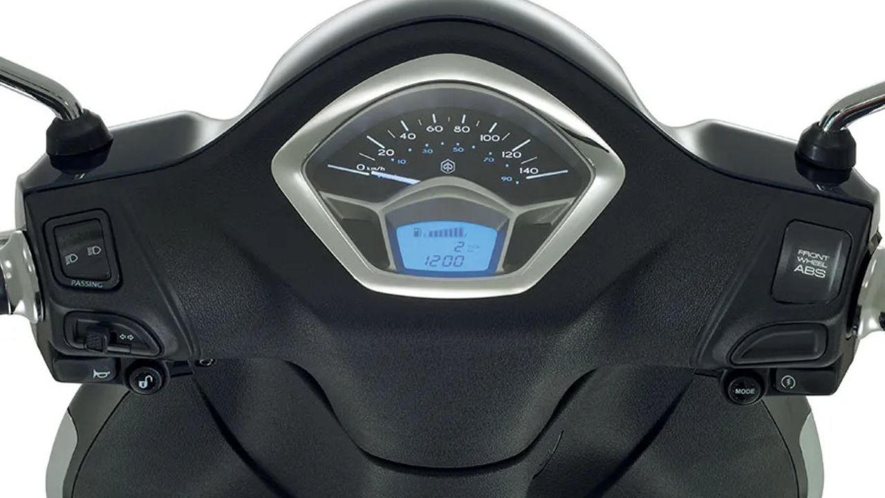Conheça o Piaggio Liberty S 150 ABS, um scooter moderno e estiloso, ideal para o trânsito urbano. Com motor de 12,9 cv, sistema de freios ABS e excelente economia de combustível, é a escolha perfeita para quem busca agilidade, conforto e exclusividade.