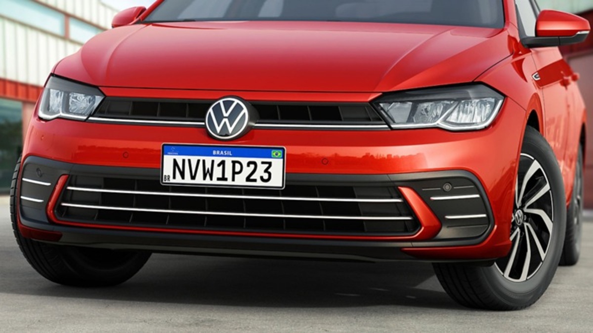 Polo a R$ 87 mil, com consumo de 15,7 km/l, e Virtus com porta-malas de 521 litros se destacam entre os Volkswagen de R$ 100 mil.