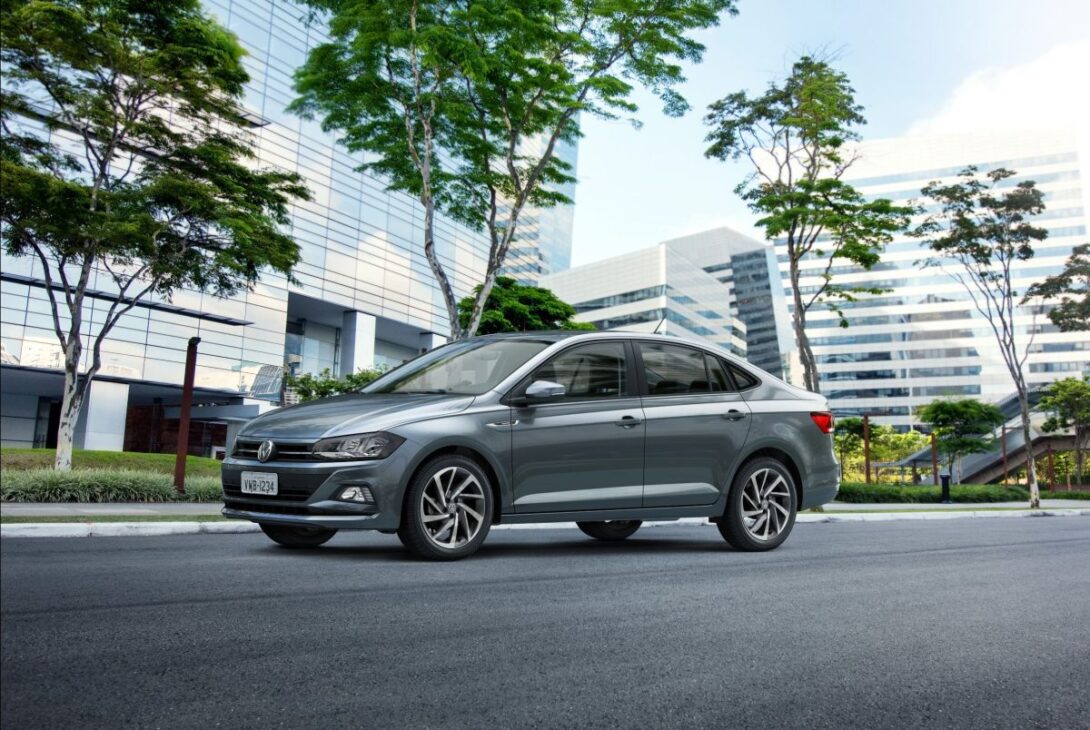 O Volkswagen Virtus Highline, sedã espaçoso, surge por cerca de R$ 65.000 no mercado de seminovos — entenda por que este modelo atrai fãs de carro pela combinação de espaço, desempenho, segurança e custo-benefício.