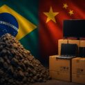 Apesar da China levar mais de 70% do minério de ferro brasileiro, o Brasil gasta US$ 17 bilhões ao ano com eletrônicos chineses, revelando um desequilíbrio brutal nas trocas comerciais, segundo dados da Secex
