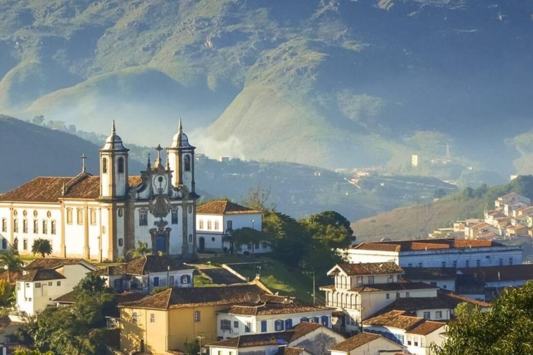 10 cidades de Minas Gerais tão lindas que parecem mentira, com montanhas, cachoeiras douradas, vilas europeias e um clima de filme que deixa qualquer turista sem fala