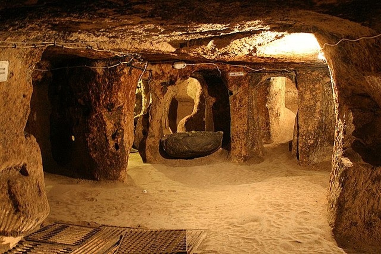 Cidade subterrânea, Túneis, Capadócia