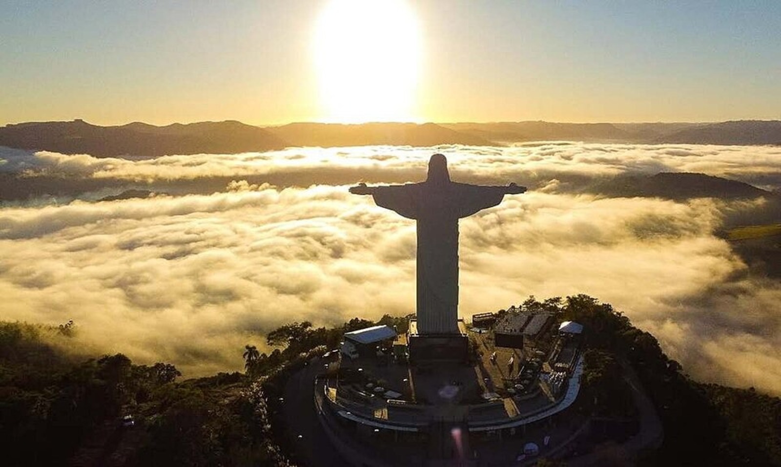 Cristo Protetor, Cristo Redentor, Estátua de Jesus