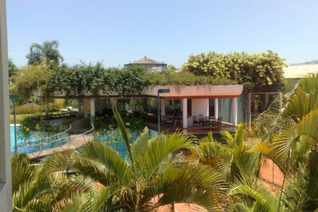 A mansão de Ronaldinho Gaúcho na Barra impressiona: mais de 4.250 m², piscina interna e externa e valor acima de R$ 20 milhões