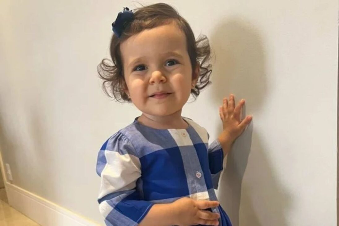 A menina superdotada de quatro anos cujo talento para a comunicação revelou uma "Superdotação Profunda" e encantou milhões na internet