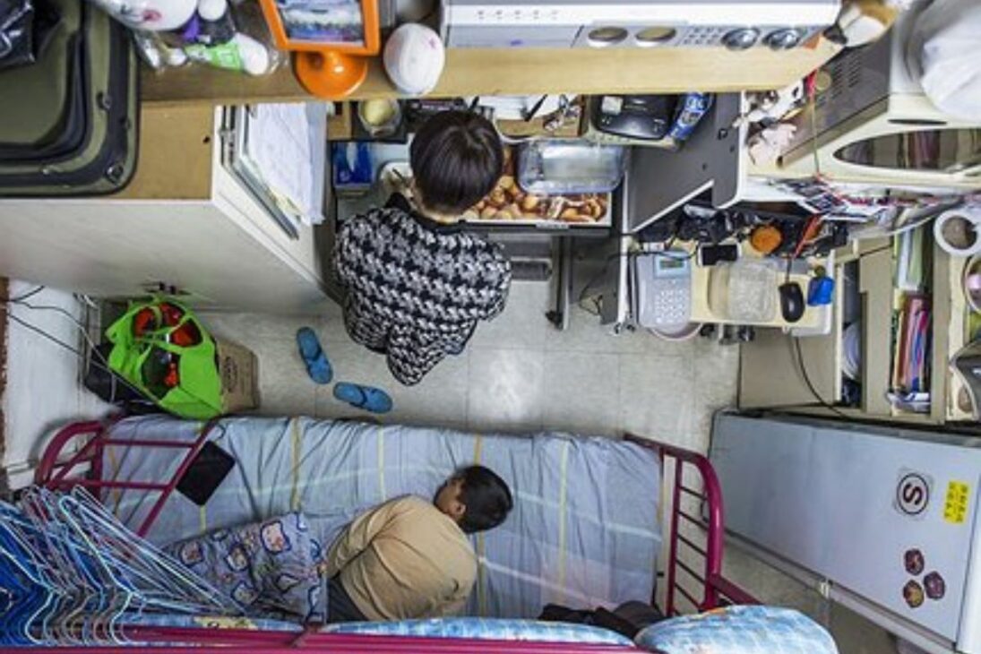 A vida nos “apartamentos-caixão” de Hong Kong: quando morar vira sobreviver em espaços de nove metros quadrados