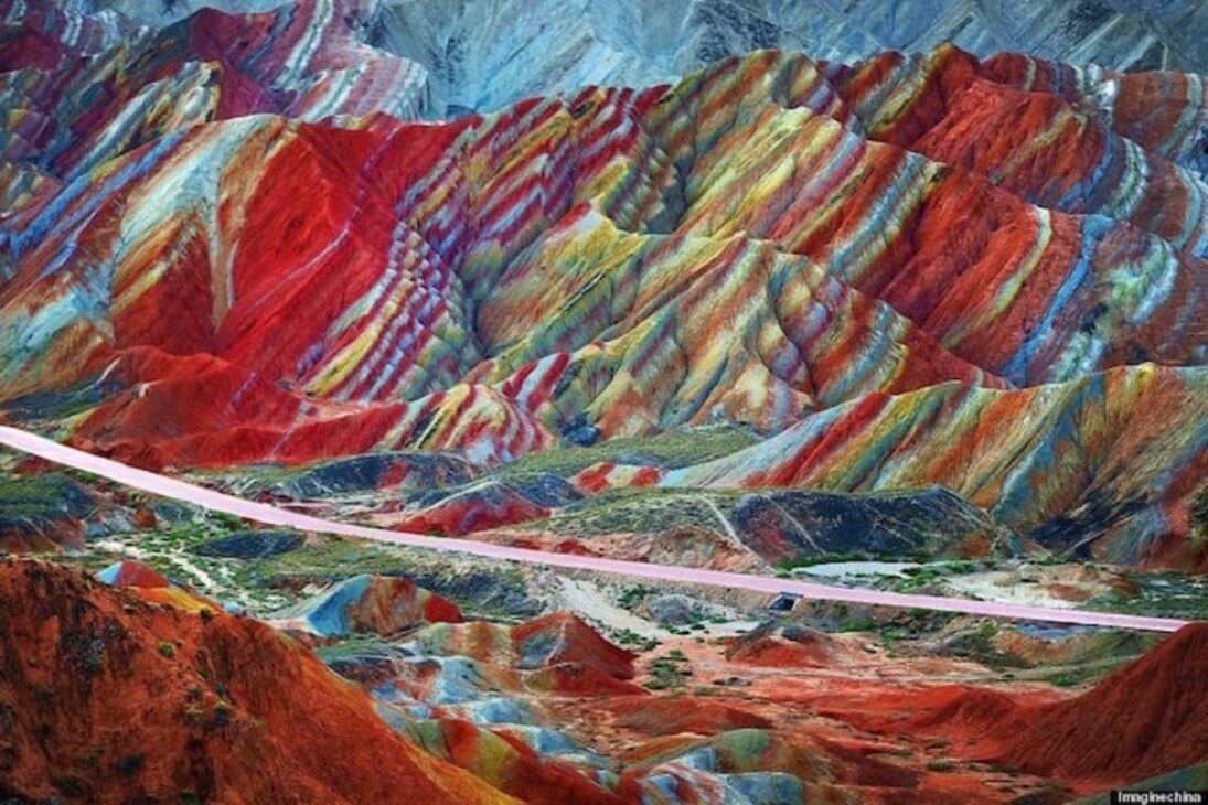 As montanhas Arco-Íris da China: existe uma paisagem geológica onde as montanhas parecem ter sido pintadas com cores vibrantes