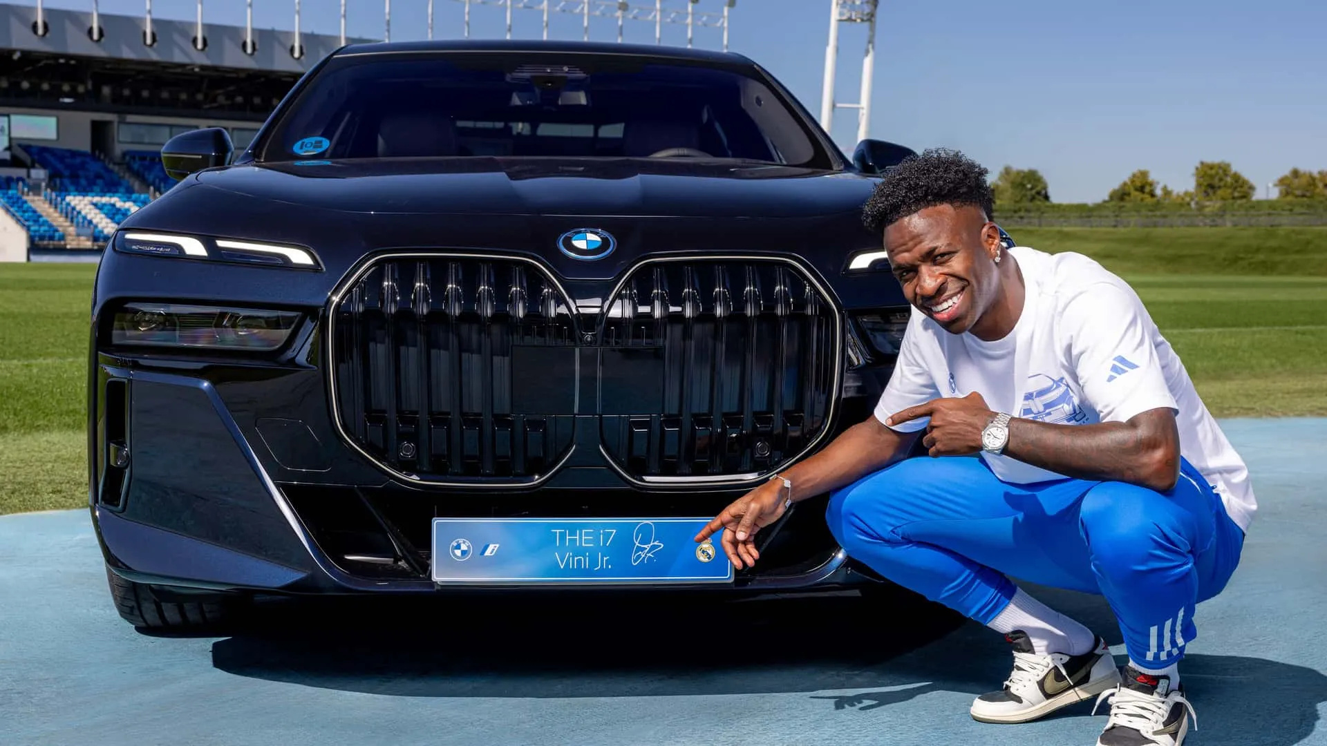 BMW entrega nova frota ao Real Madrid
