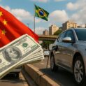 China enfrenta bolha dos carros elétricos e dívida oculta de 40 trilhões; impacto pode atingir Brasil e abalar indústria automotiva global.