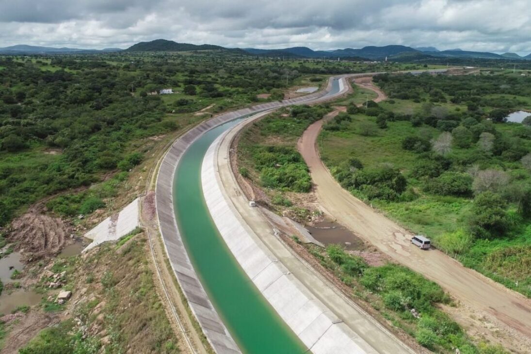 Com 250 km de extensão e investimento superior a R$ 1 bilhão, Canal do Sertão Alagoano leva água do São Francisco tem meta de abastecer 42 cidades até 2026
