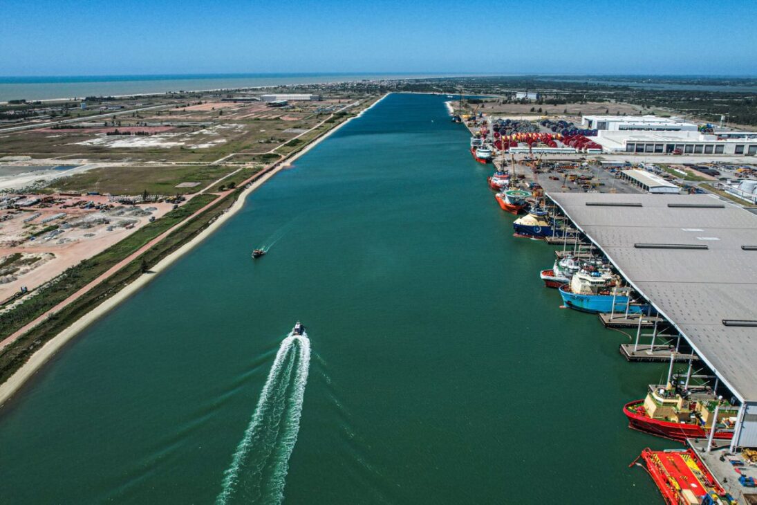 Com parque termelétrico de R$ 12 bilhões e retroárea de 90 km², Porto do Açu é o maior complexo privado de águas profundas da América Latina