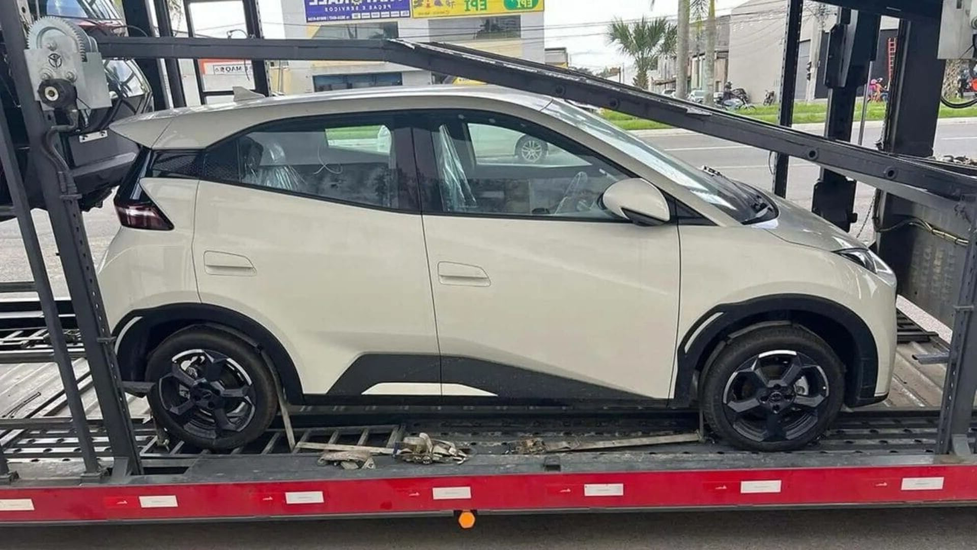 Com preço que pode chegar a R$ 98,5 mil, BYD Dolphin Mini GL tem bateria menor, mas sua autonomia de até 250 km ainda é atraente