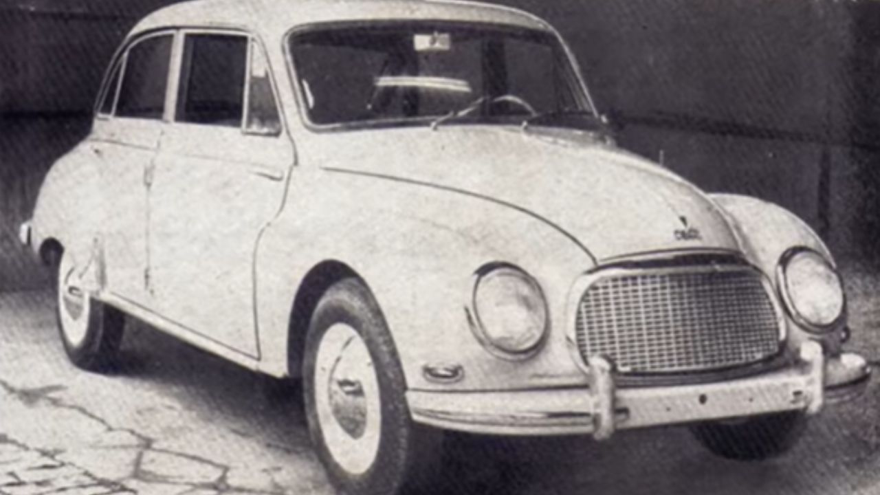 Símbolo da nascente indústria nacional, o DKW-Vemag era um carro de passeio famoso por sua mecânica robusta e suspensão alta, ideal para as famílias que precisavam enfrentar as precárias estradas de terra do Brasil nos anos 50. Imagem: Canal Classe Automotiva.
