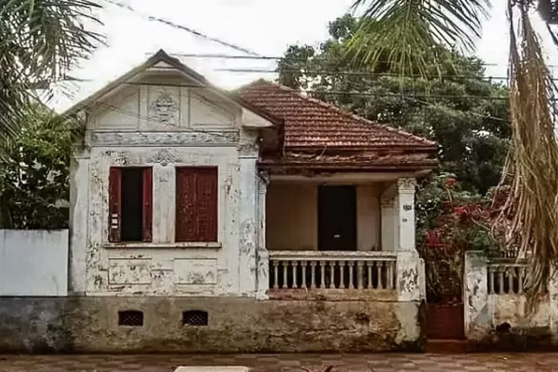 Como era viver numa casa brasileira dos anos 70: sofá de listras, cadeira de fio e aquele cheirinho de café fresco no quintal