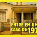 Reviva a casa brasileira dos anos 70 com sofá de listras, cadeira de fio, piso de caco e quintal cheio de lembranças afetivas.